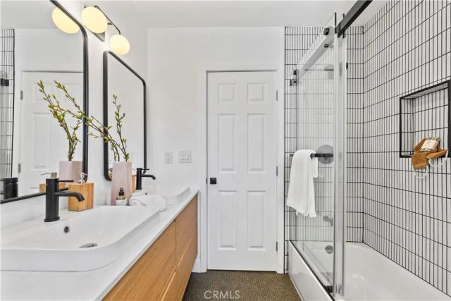 1521 Mural, Claremont, CA 91711