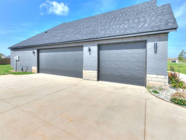 4704 SE 37th Street, Moore, OK 73160
