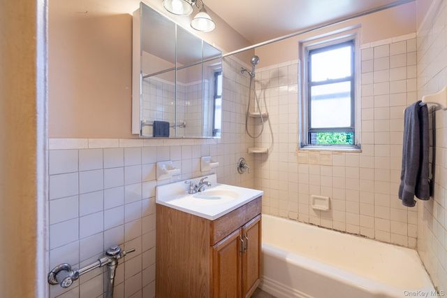3235 Cambridge Avenue 4L, Bronx, NY 10463