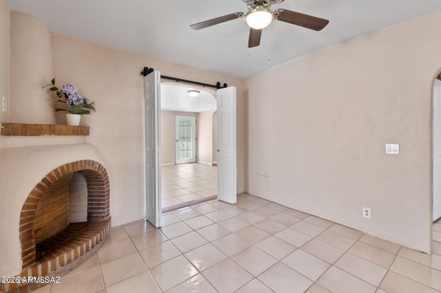 2866 N DESERT Avenue, Tucson, AZ 85712