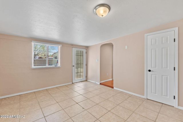 2866 N DESERT Avenue, Tucson, AZ 85712