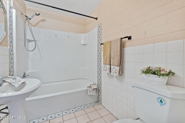 2866 N DESERT Avenue, Tucson, AZ 85712