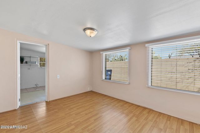 2866 N DESERT Avenue, Tucson, AZ 85712