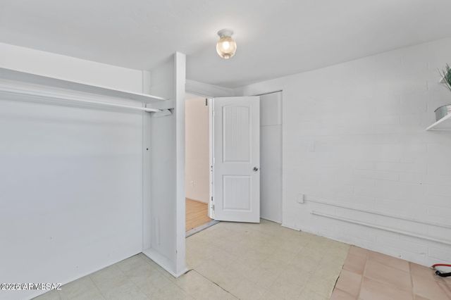 2866 N DESERT Avenue, Tucson, AZ 85712