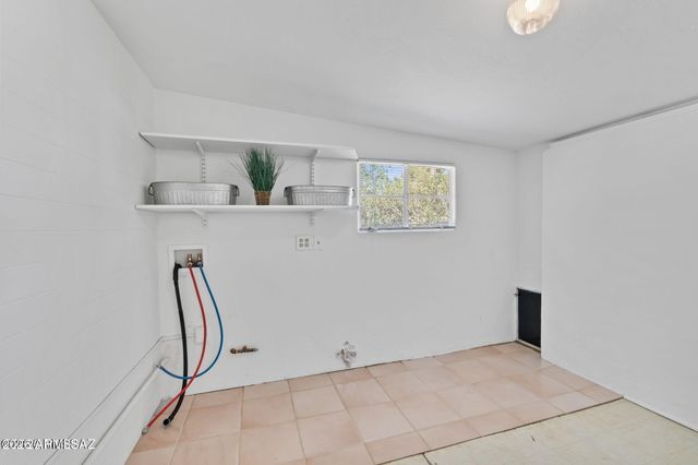 2866 N DESERT Avenue, Tucson, AZ 85712