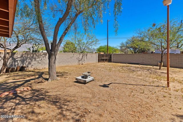 2866 N DESERT Avenue, Tucson, AZ 85712