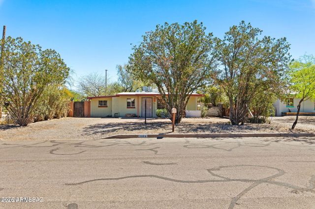 2866 N DESERT Avenue, Tucson, AZ 85712