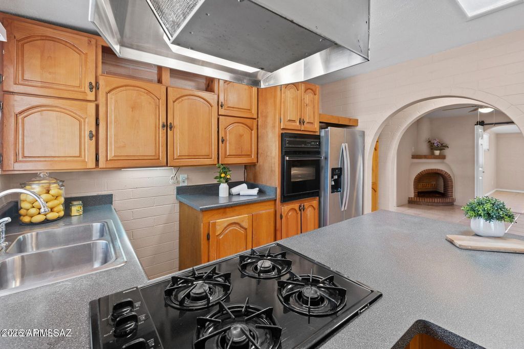 Image 11 of property listing at 2866 N DESERT Avenue, Tucson, AZ 85712