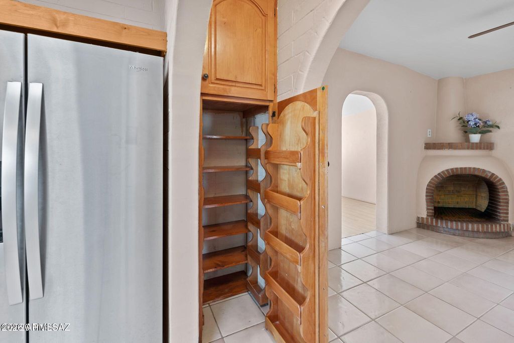 Image 12 of property listing at 2866 N DESERT Avenue, Tucson, AZ 85712