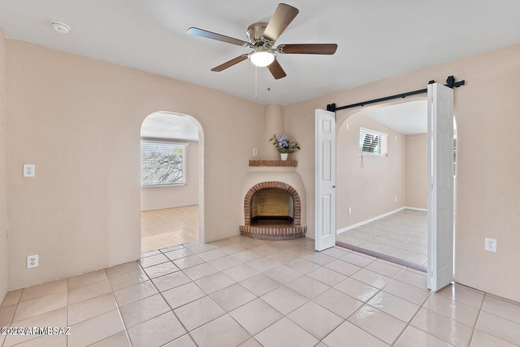 Image 13 of property listing at 2866 N DESERT Avenue, Tucson, AZ 85712