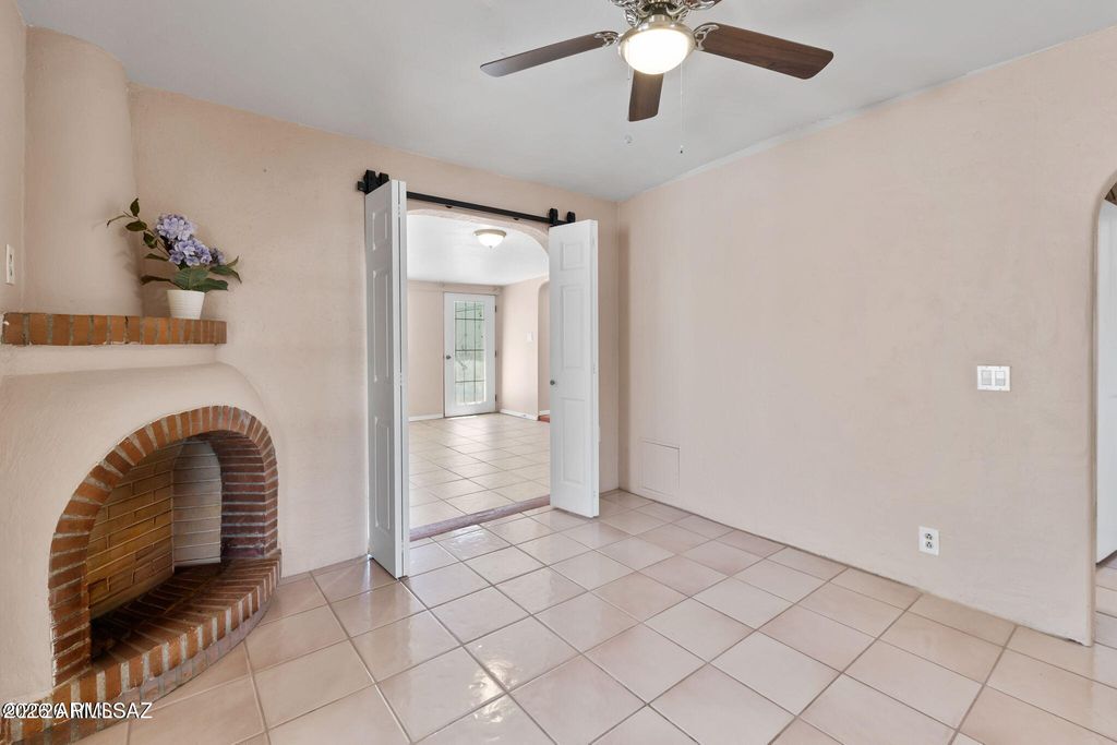 Image 14 of property listing at 2866 N DESERT Avenue, Tucson, AZ 85712