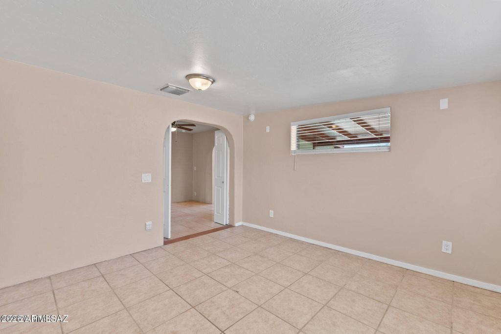 Image 16 of property listing at 2866 N DESERT Avenue, Tucson, AZ 85712