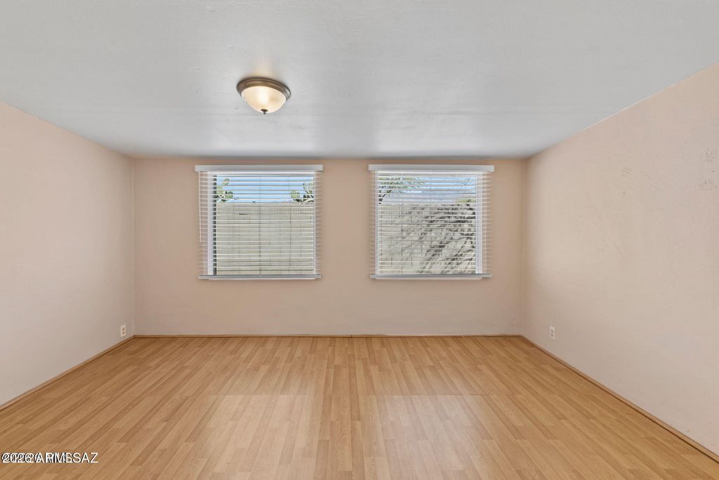 Image 22 of property listing at 2866 N DESERT Avenue, Tucson, AZ 85712