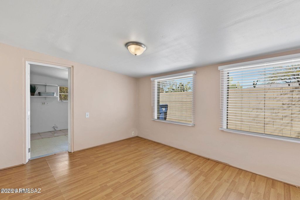 Image 23 of property listing at 2866 N DESERT Avenue, Tucson, AZ 85712