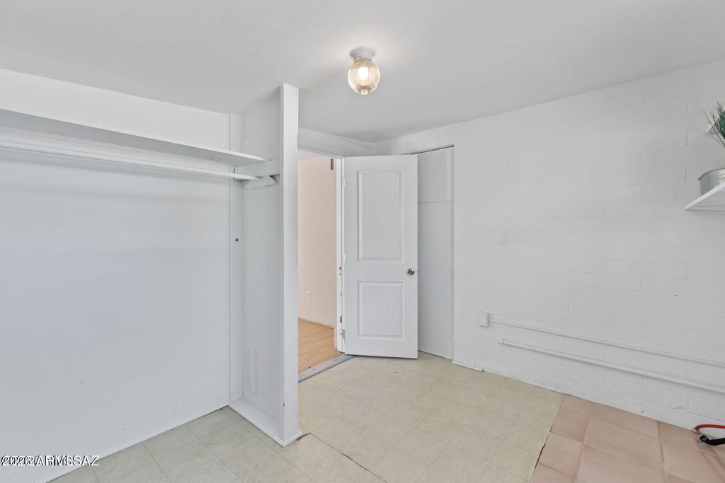 Image 24 of property listing at 2866 N DESERT Avenue, Tucson, AZ 85712