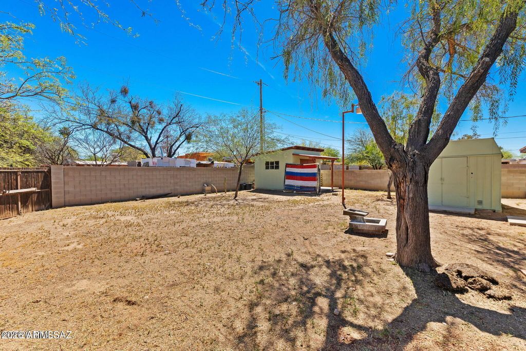 Image 27 of property listing at 2866 N DESERT Avenue, Tucson, AZ 85712