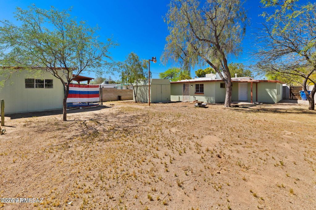 Image 28 of property listing at 2866 N DESERT Avenue, Tucson, AZ 85712