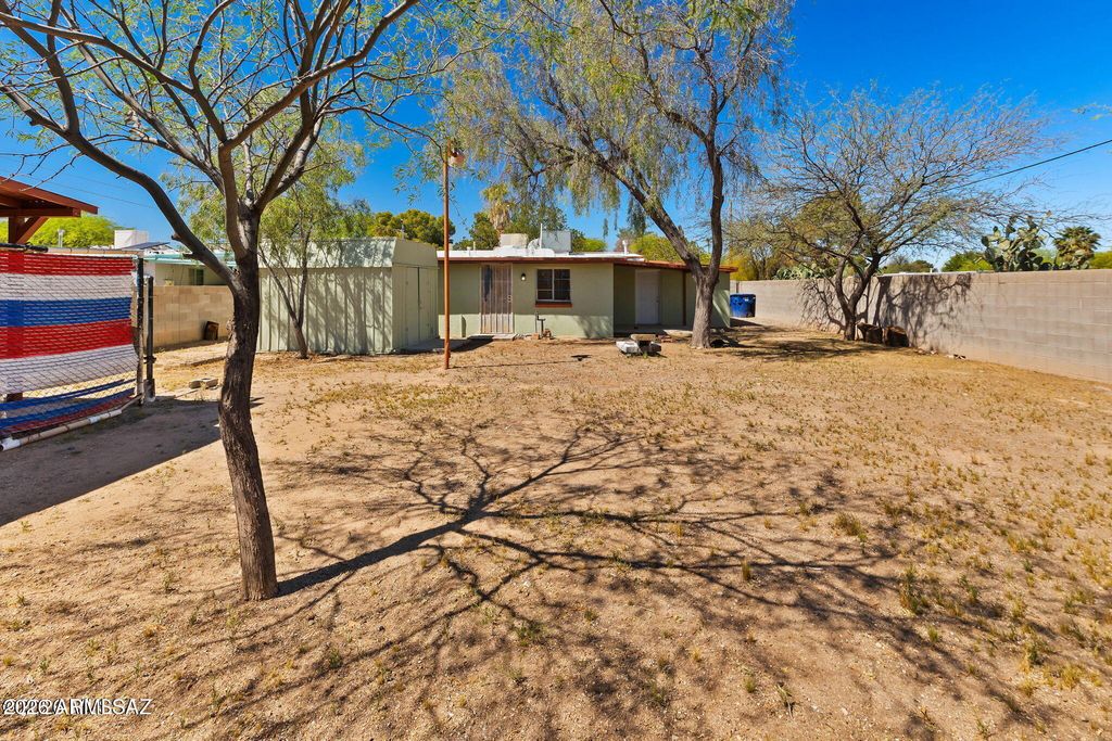 Image 29 of property listing at 2866 N DESERT Avenue, Tucson, AZ 85712
