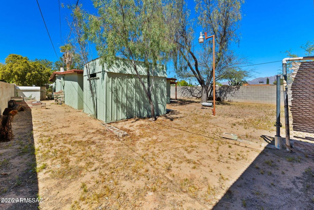 Image 32 of property listing at 2866 N DESERT Avenue, Tucson, AZ 85712