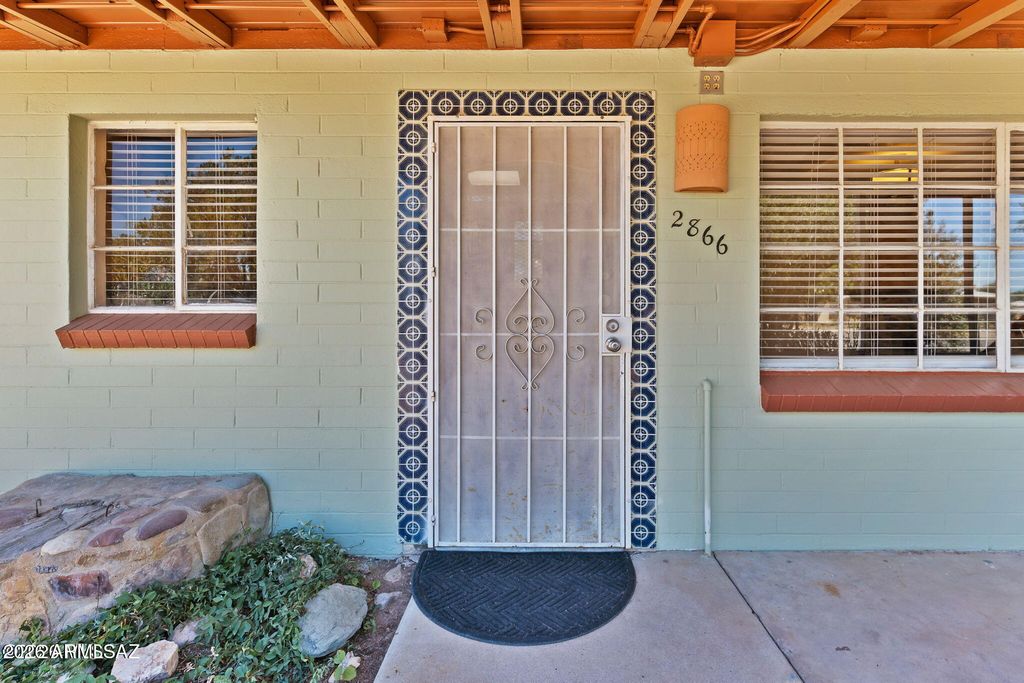 Image 5 of property listing at 2866 N DESERT Avenue, Tucson, AZ 85712