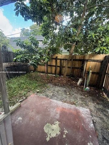 2010 NW 59th Way 1, Lauderhill, FL 33313
