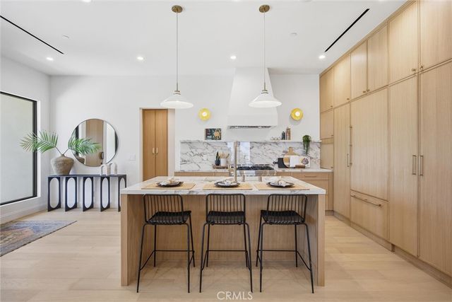 4221 Sunnyside Avenue, Los Angeles, CA 90066
