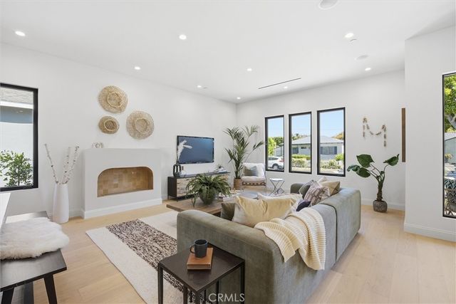 4221 Sunnyside Avenue, Los Angeles, CA 90066