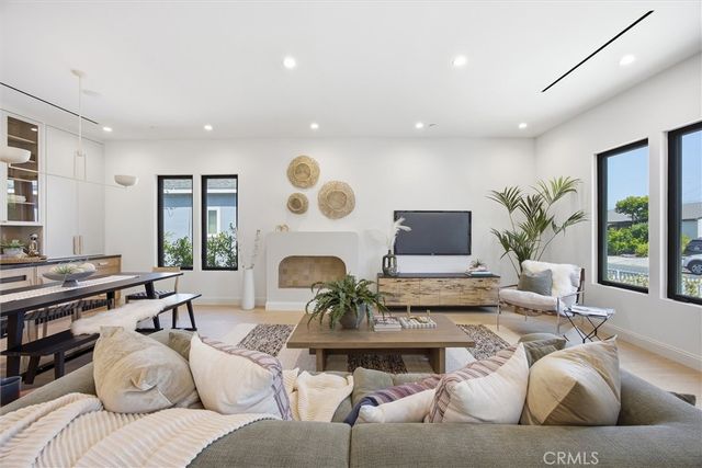 4221 Sunnyside Avenue, Los Angeles, CA 90066