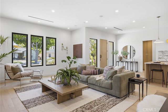 4221 Sunnyside Avenue, Los Angeles, CA 90066