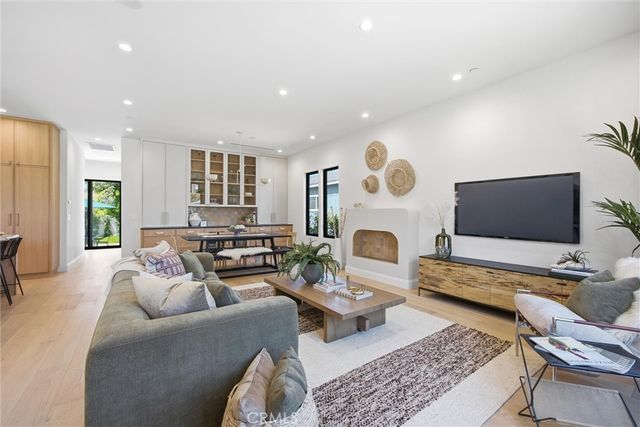 4221 Sunnyside Avenue, Los Angeles, CA 90066