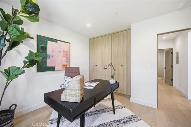 4221 Sunnyside Avenue, Los Angeles, CA 90066