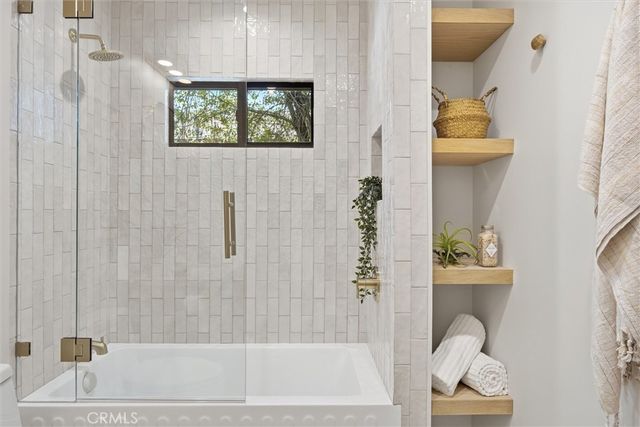 4221 Sunnyside Avenue, Los Angeles, CA 90066