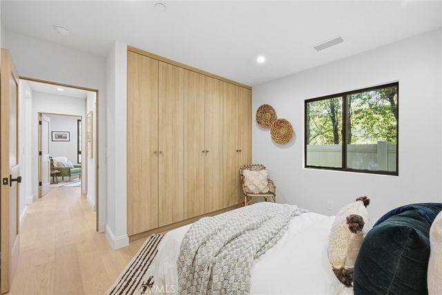 4221 Sunnyside Avenue, Los Angeles, CA 90066