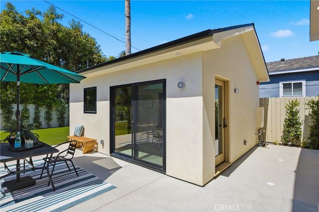 4221 Sunnyside Avenue, Los Angeles, CA 90066