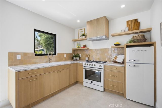 4221 Sunnyside Avenue, Los Angeles, CA 90066