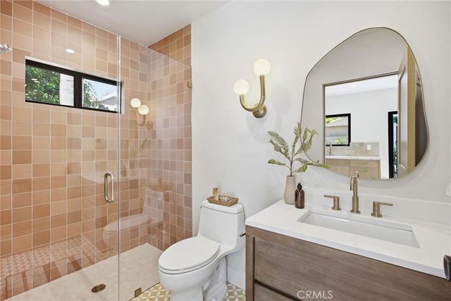 4221 Sunnyside Avenue, Los Angeles, CA 90066