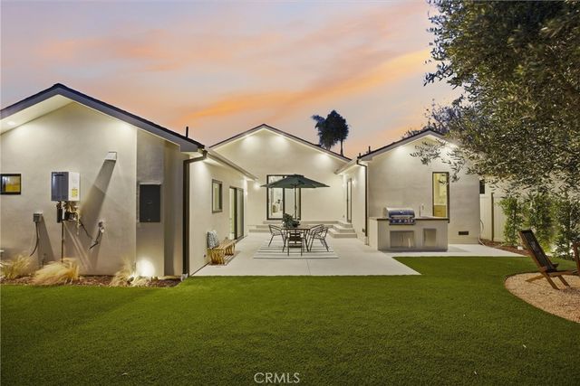 4221 Sunnyside Avenue, Los Angeles, CA 90066