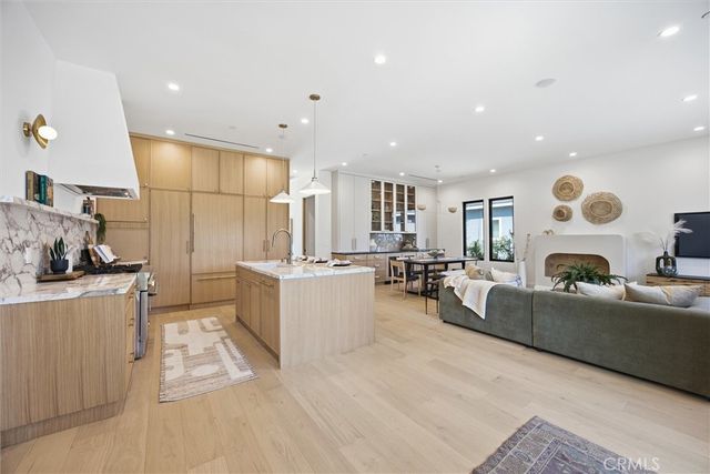 4221 Sunnyside Avenue, Los Angeles, CA 90066