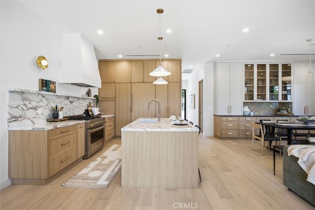 4221 Sunnyside Avenue, Los Angeles, CA 90066