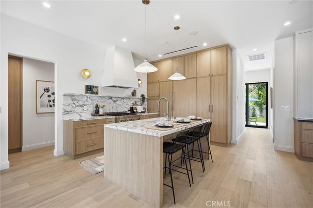 4221 Sunnyside Avenue, Los Angeles, CA 90066