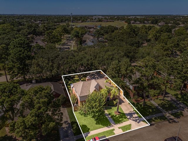 16926 Scenic Lakes Way, Houston, TX 77095