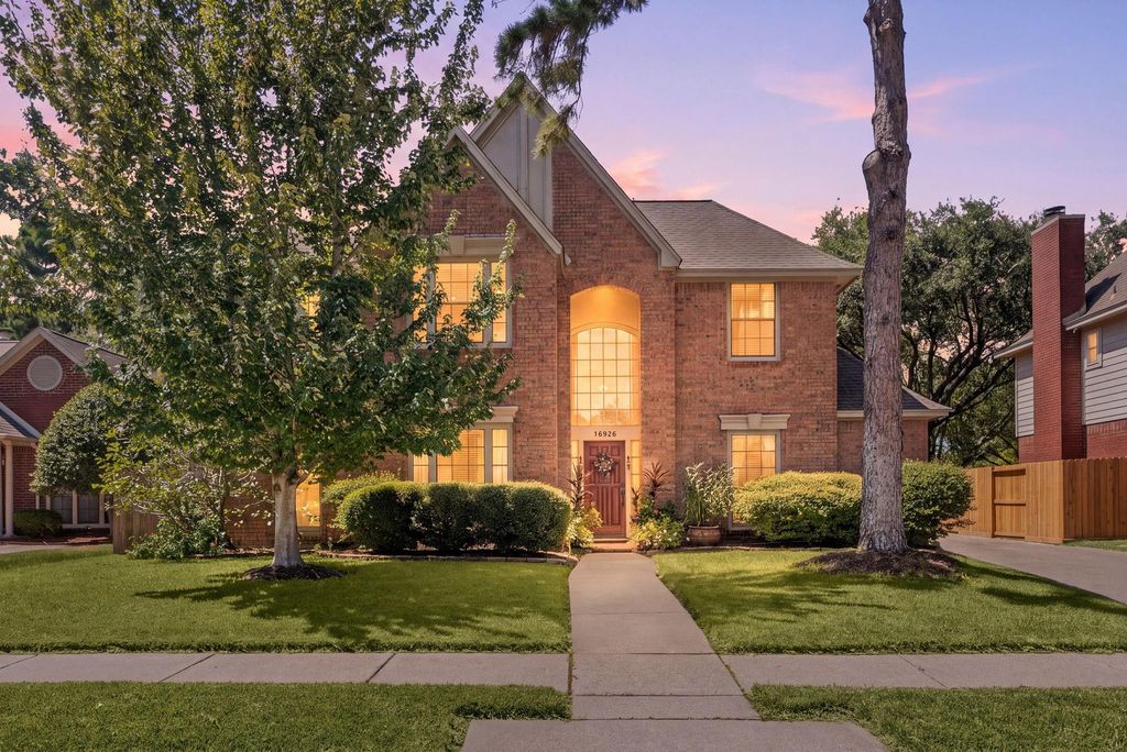 16926 Scenic Lakes Way, Houston, TX 77095