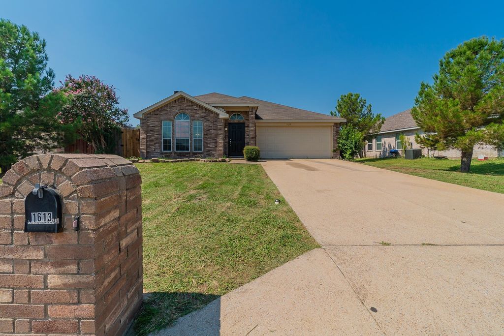 1613 Lesli Drive, Royse City, TX 75189