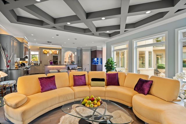 943 Squire Oaks Drive, Villa Hills, KY 41017