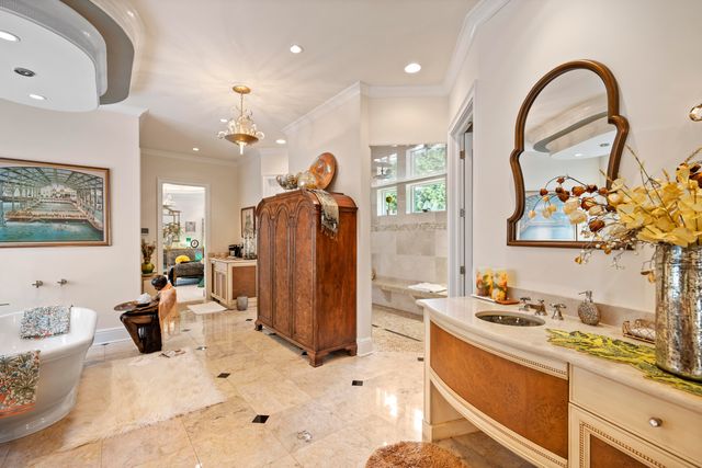 943 Squire Oaks Drive, Villa Hills, KY 41017