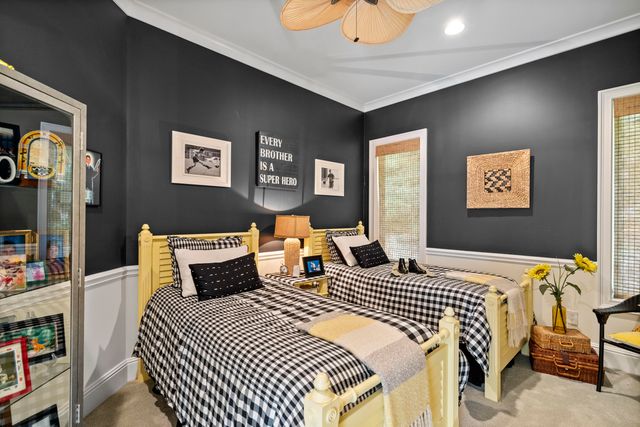 943 Squire Oaks Drive, Villa Hills, KY 41017