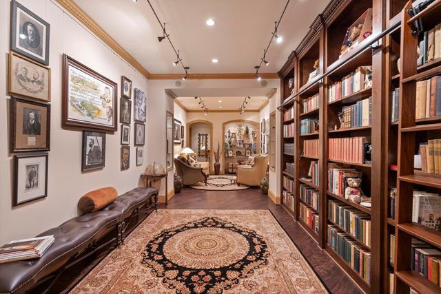 943 Squire Oaks Drive, Villa Hills, KY 41017