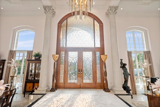 943 Squire Oaks Drive, Villa Hills, KY 41017