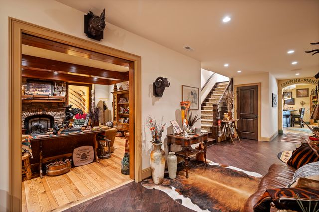 943 Squire Oaks Drive, Villa Hills, KY 41017