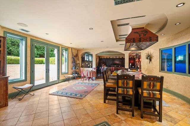 943 Squire Oaks Drive, Villa Hills, KY 41017